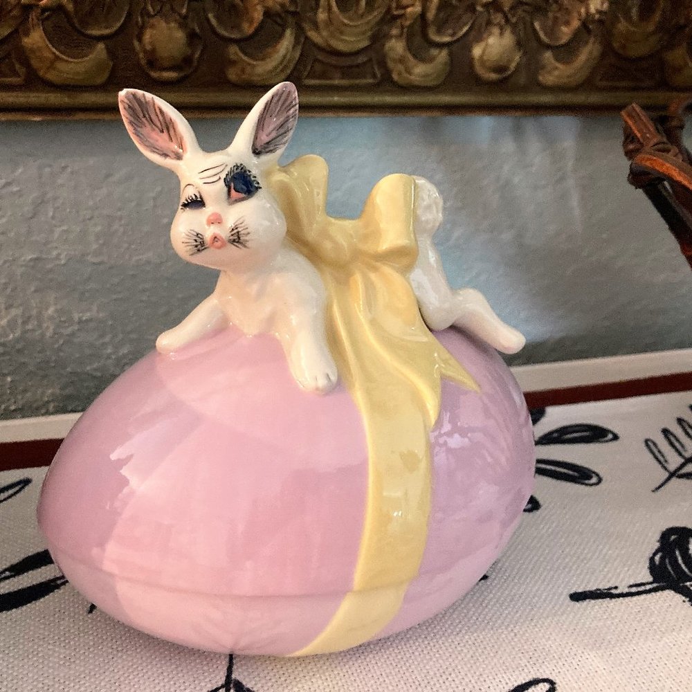Easter Weird Unusual Vintage Atlantic Mold Ceramic Egg with Flirtatious Rabbit